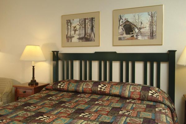 THE RIVERSIDE INN (Grants Pass)